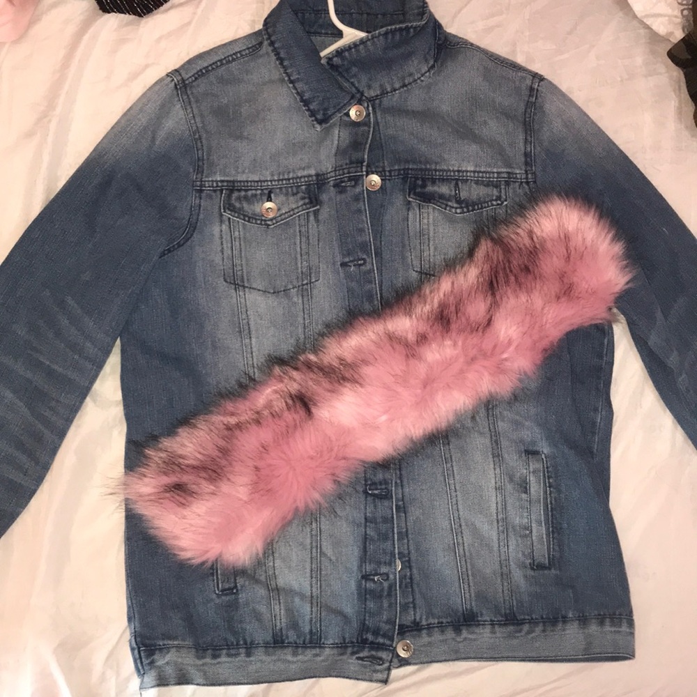 Jean jacket with pick fur